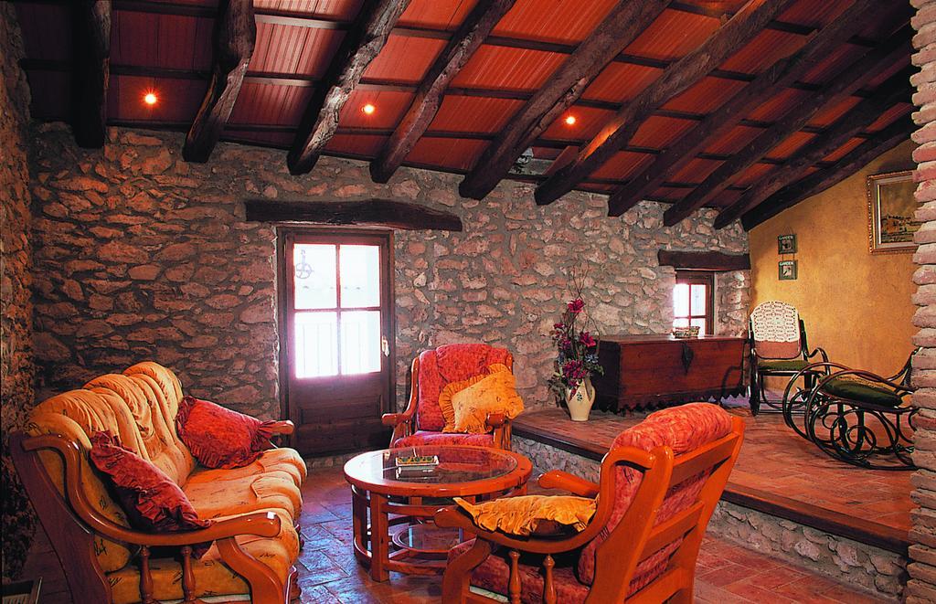 Hotel Restaurante La Masieta Крейсел Екстериор снимка