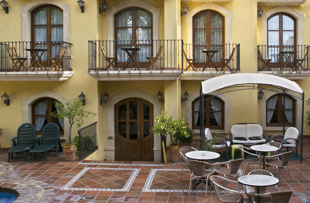 Hotel Restaurante La Masieta Крейсел Екстериор снимка